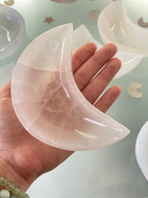 Load image into Gallery viewer, Selenite moon dish